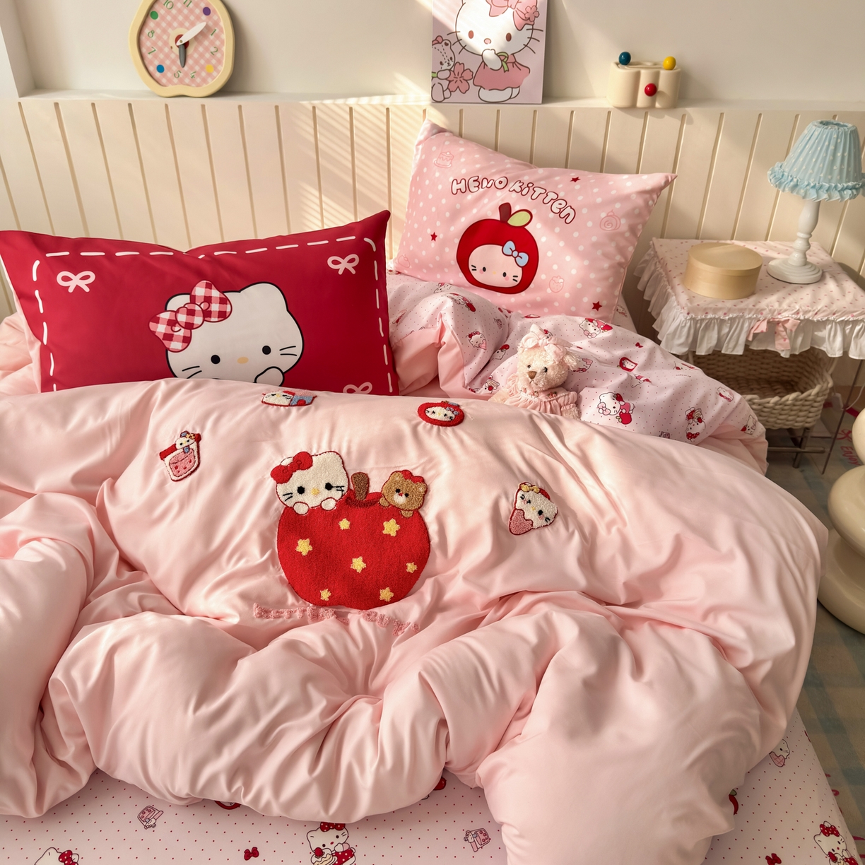 91家纺网 家纺一手货源 找家纺 一霖家纺 2026新款云朵棉毛巾绣小清新猫咪系列四件套 星星苹果猫