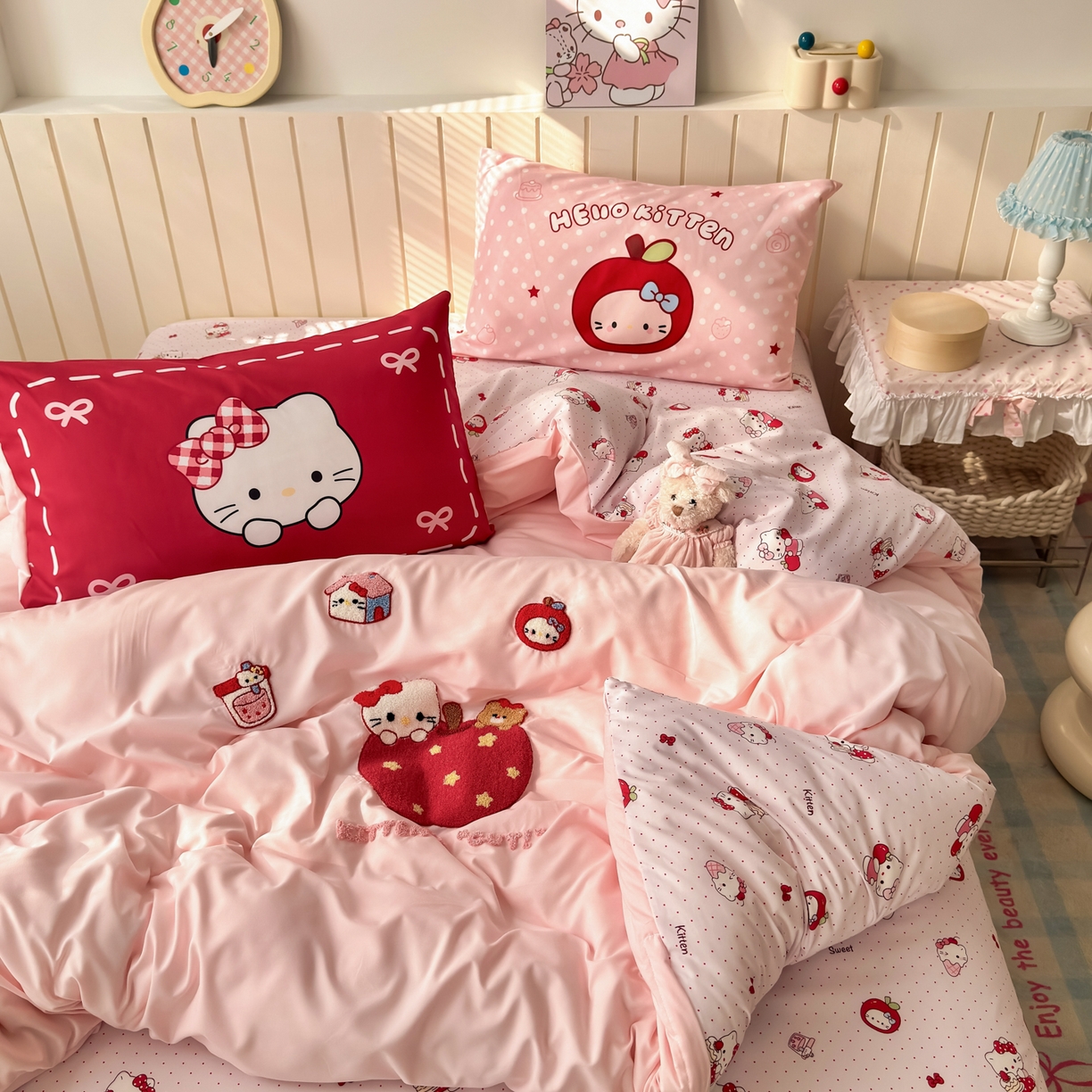 91家纺网 家纺一手货源 找家纺 一霖家纺 2026新款云朵棉毛巾绣小清新猫咪系列四件套 星星苹果猫