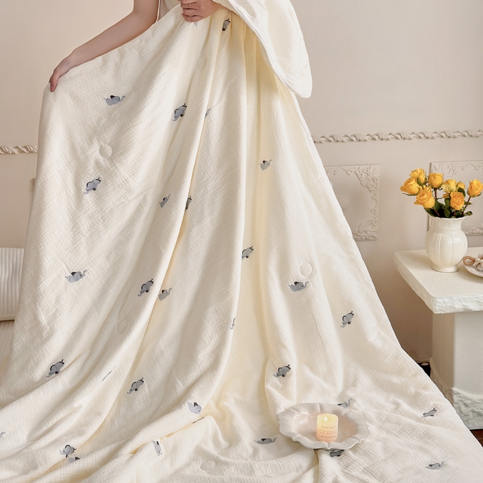 91家纺网 家纺一手货源 找家纺 宇航家纺 2026新款全棉纯棉皱皱纱刺绣款夏被夏凉被空调被床盖四件套 小飞象