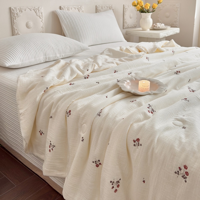 91家纺网 家纺一手货源 找家纺 宇航家纺 2026新款全棉纯棉皱皱纱刺绣款夏被夏凉被空调被床盖四件套 小玫瑰