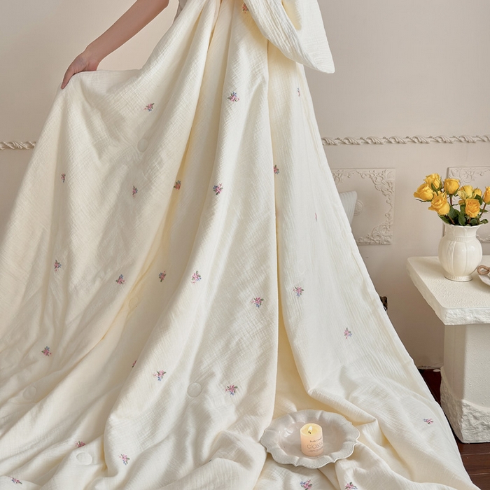 91家纺网 家纺一手货源 找家纺 宇航家纺 2026新款全棉纯棉皱皱纱刺绣款夏被夏凉被空调被床盖四件套 云裳