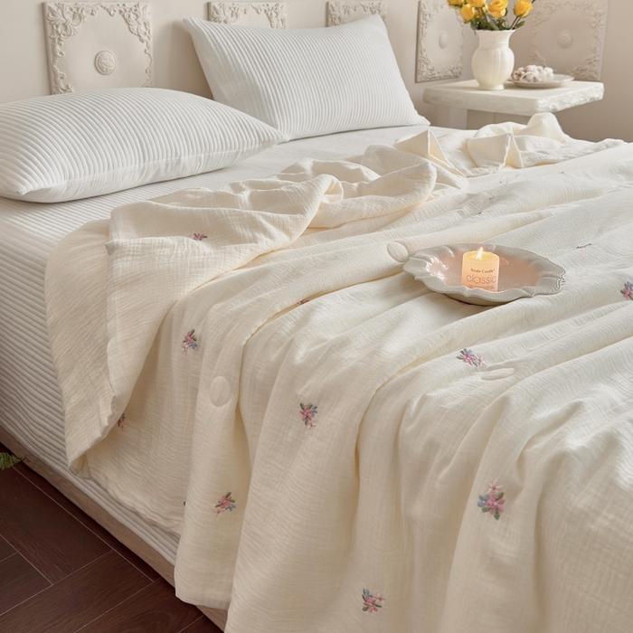 91家纺网 家纺一手货源 找家纺 宇航家纺 2026新款全棉纯棉皱皱纱刺绣款夏被夏凉被空调被床盖四件套 云裳