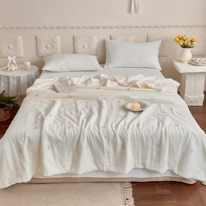 91家纺网 家纺一手货源 找家纺 宇航家纺 2026新款全棉纯棉皱皱纱刺绣款夏被夏凉被空调被床盖四件套 枝意