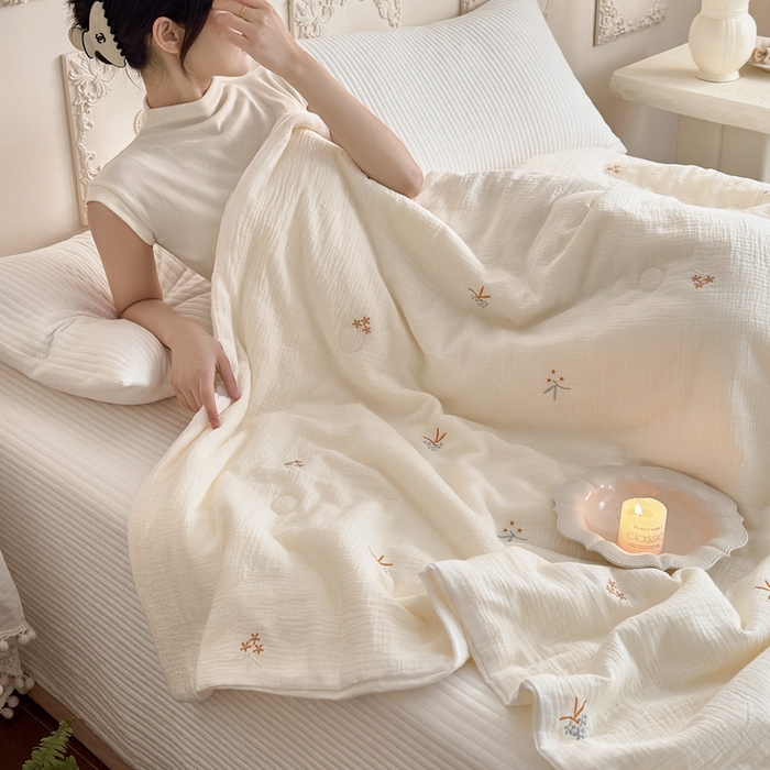 91家纺网 家纺一手货源 找家纺 宇航家纺 2026新款全棉纯棉皱皱纱刺绣款夏被夏凉被空调被床盖四件套 枝意