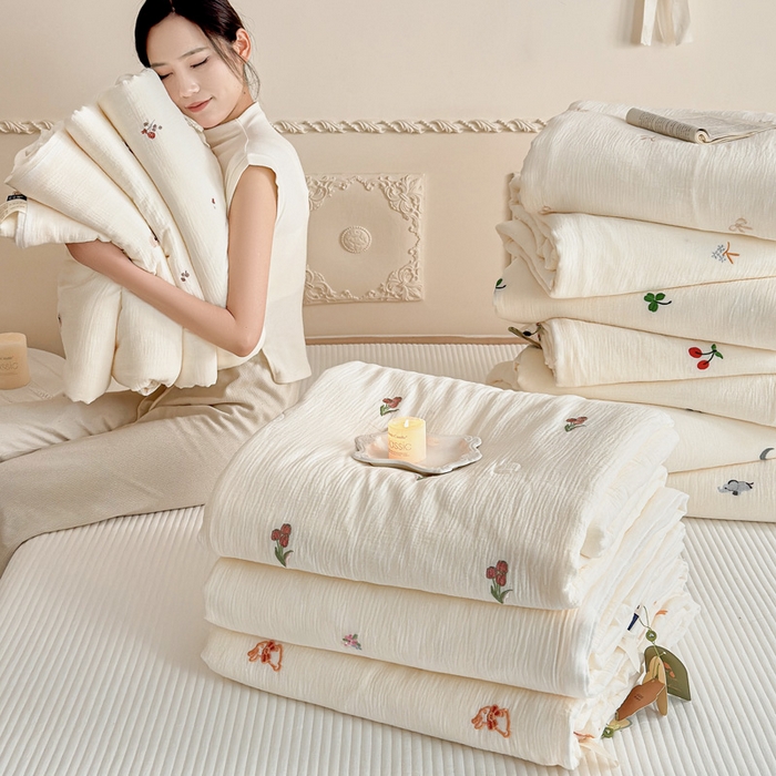 91家纺网 家纺一手货源 找家纺 宇航家纺 2026新款全棉纯棉皱皱纱刺绣款夏被夏凉被空调被床盖四件套 组合图（仅供展示不可下单)