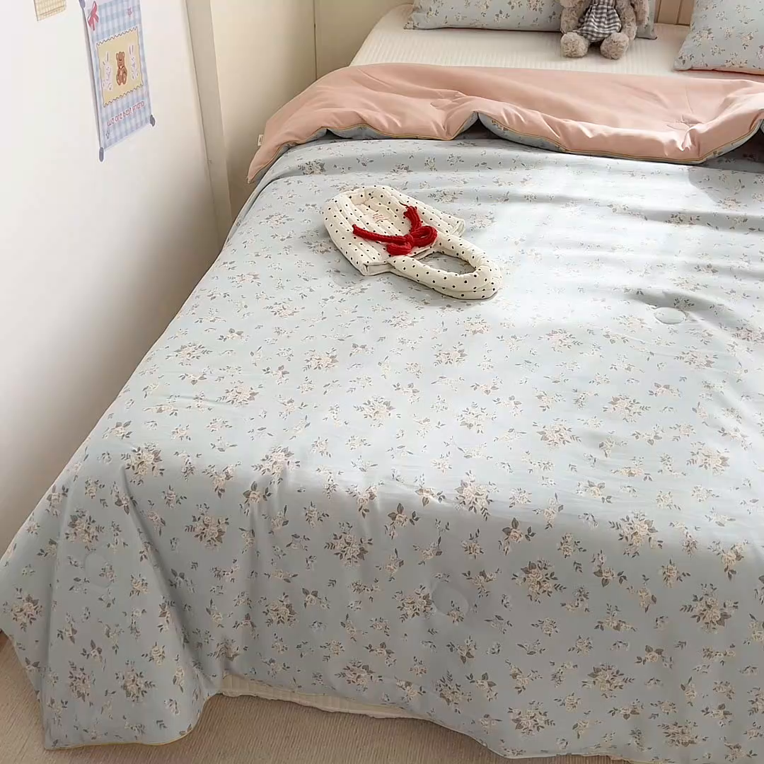 91家纺网 家纺一手货源 找家纺 金蕊阁 2025新款A类水洗双层纱夏被大豆夏被夏凉被空调被花漾鲸落