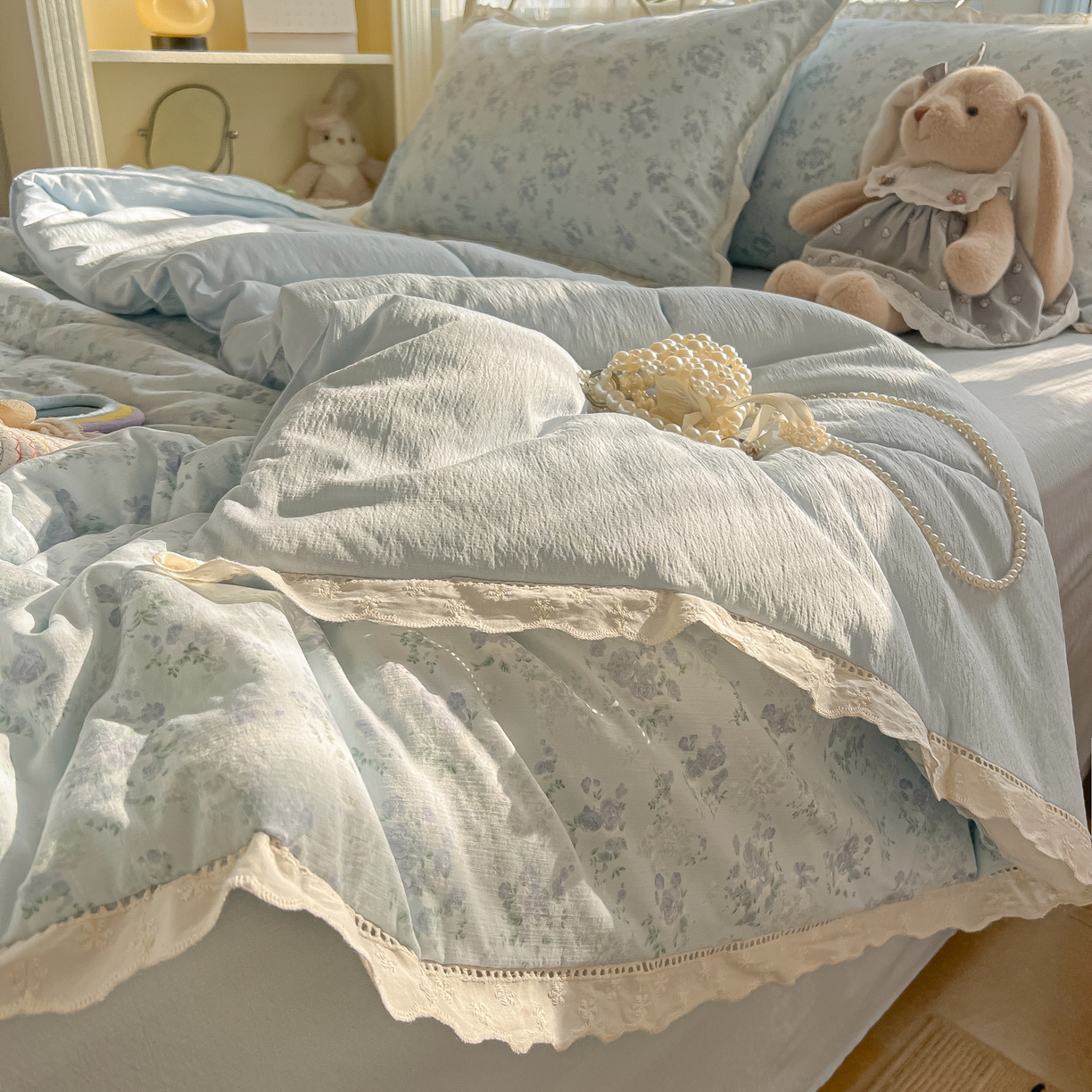 91家纺网 家纺一手货源 找家纺 罗亿家纺 2026新款全棉镂空花边云感双层纱夏被四件套 蓝萱