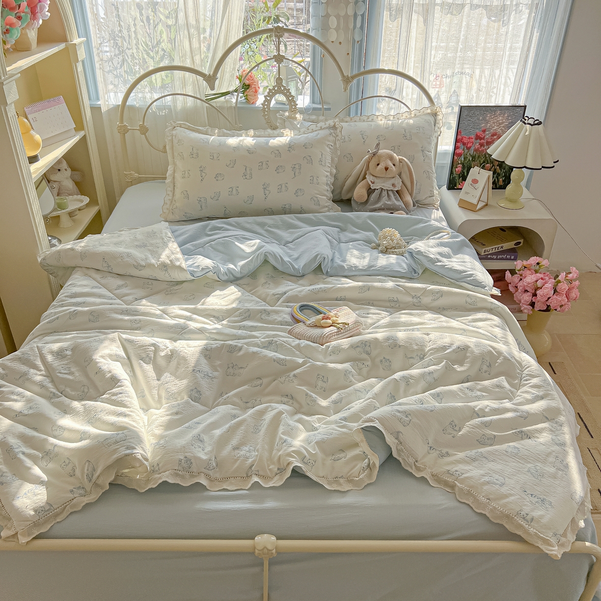 91家纺网 家纺一手货源 找家纺 罗亿家纺 2026新款全棉镂空花边云感双层纱夏被四件套 韩范小猫