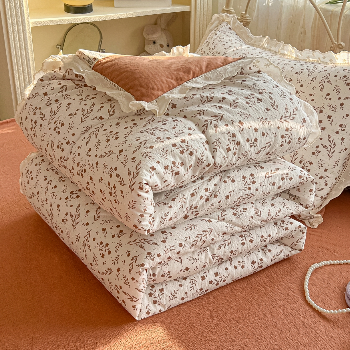 91家纺网 家纺一手货源 找家纺 罗亿家纺 2026新款全棉镂空花边云感双层纱夏被四件套 枝蔓