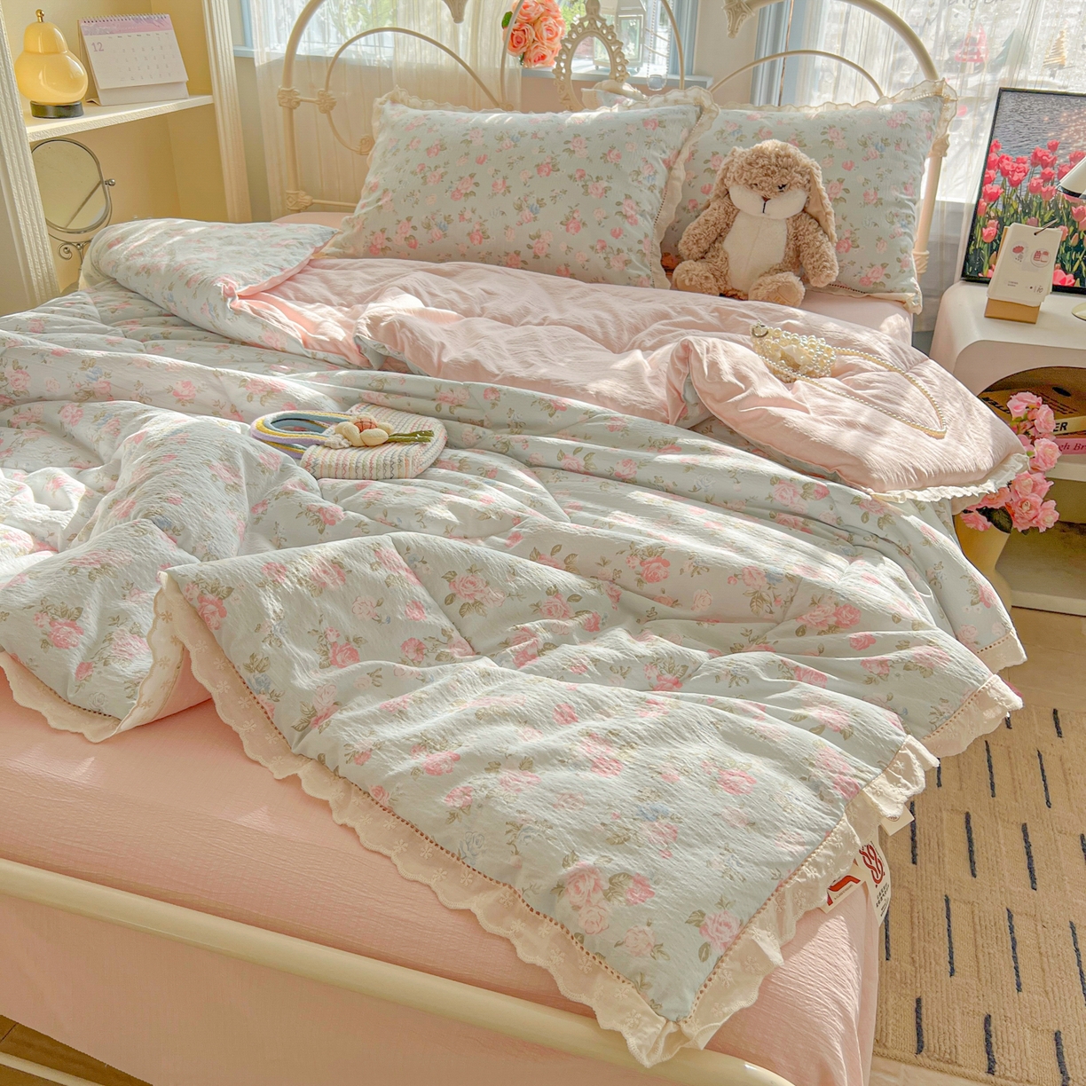 91家纺网 家纺一手货源 找家纺 罗亿家纺 2026新款全棉镂空花边云感双层纱夏被四件套 春日限定