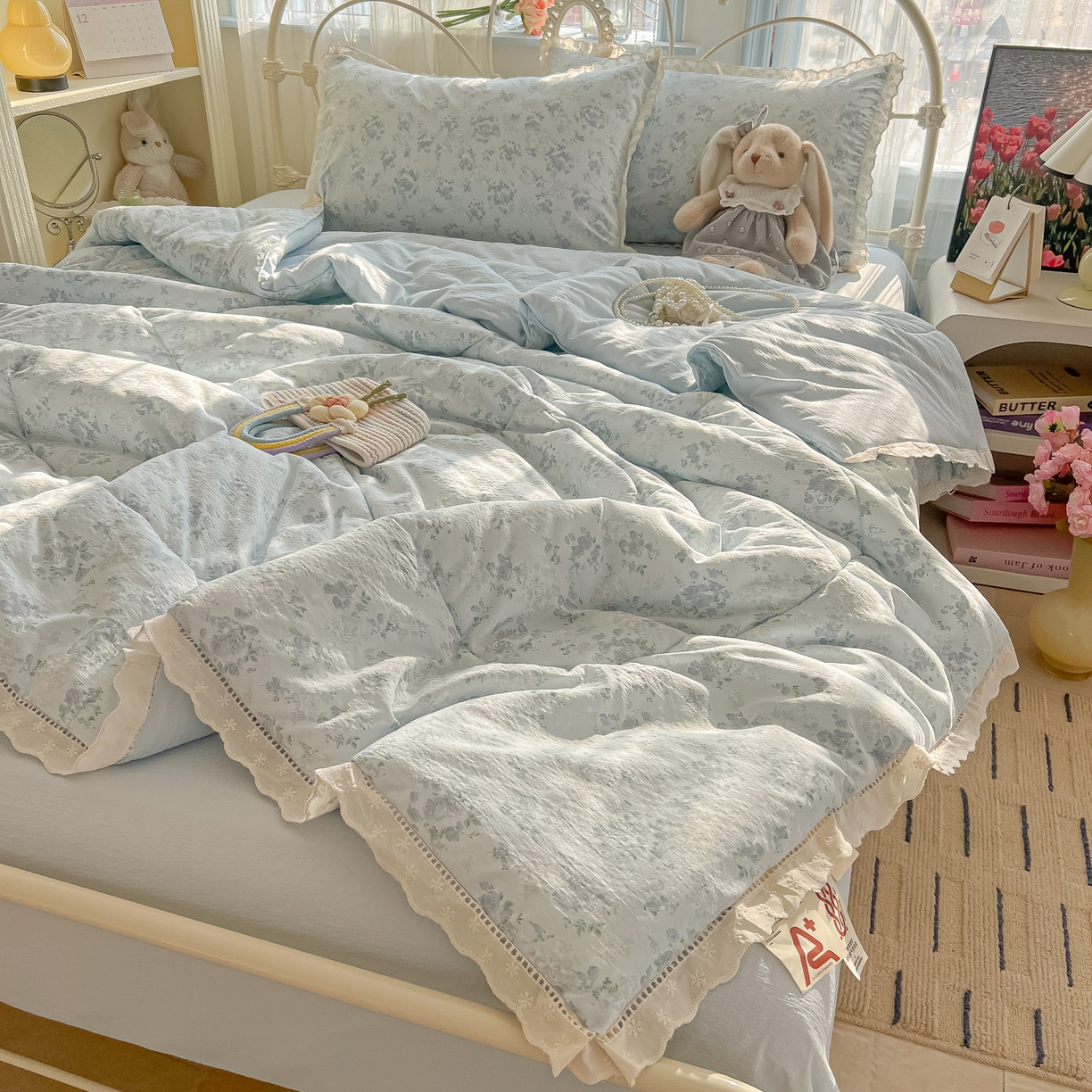 91家纺网 家纺一手货源 找家纺 罗亿家纺 2026新款全棉镂空花边云感双层纱夏被四件套 蓝萱