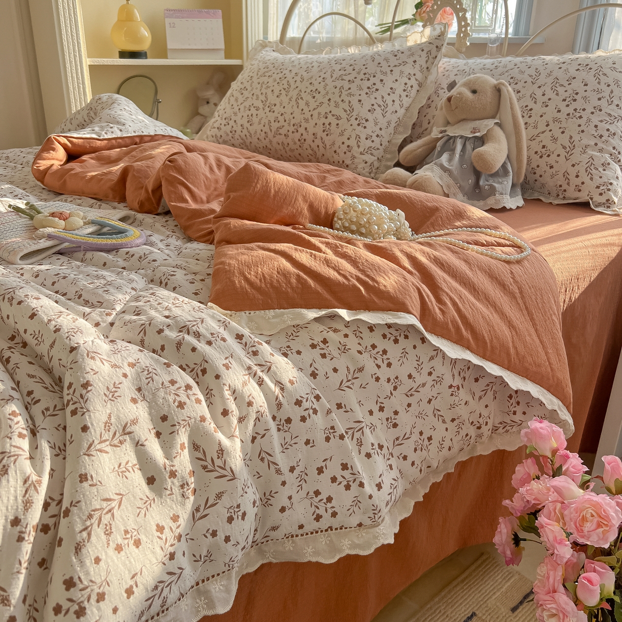 91家纺网 家纺一手货源 找家纺 罗亿家纺 2026新款全棉镂空花边云感双层纱夏被四件套 枝蔓