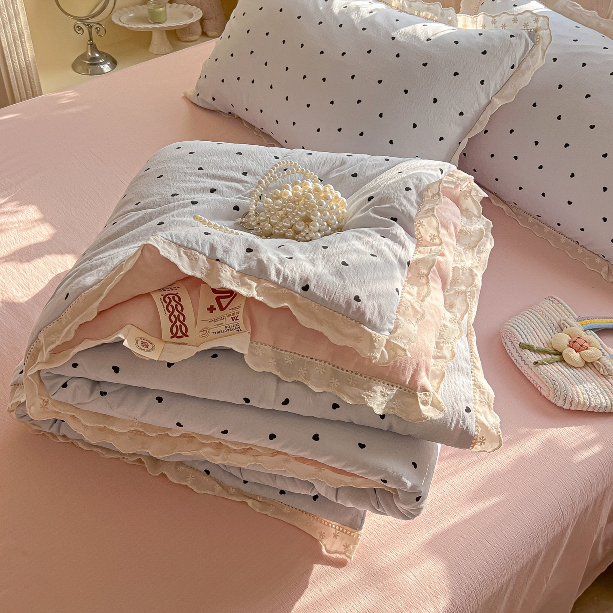 91家纺网 家纺一手货源 找家纺 罗亿家纺 2026新款全棉镂空花边云感双层纱夏被四件套 海盐甜心