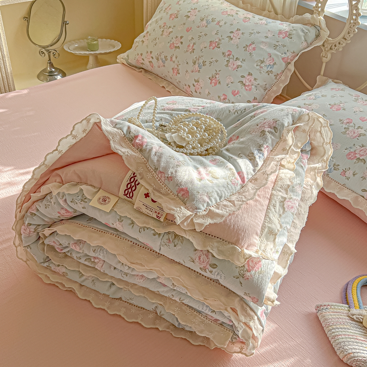 91家纺网 家纺一手货源 找家纺 （总）罗亿家纺 2026新款全棉镂空花边云感双层纱夏被四件套