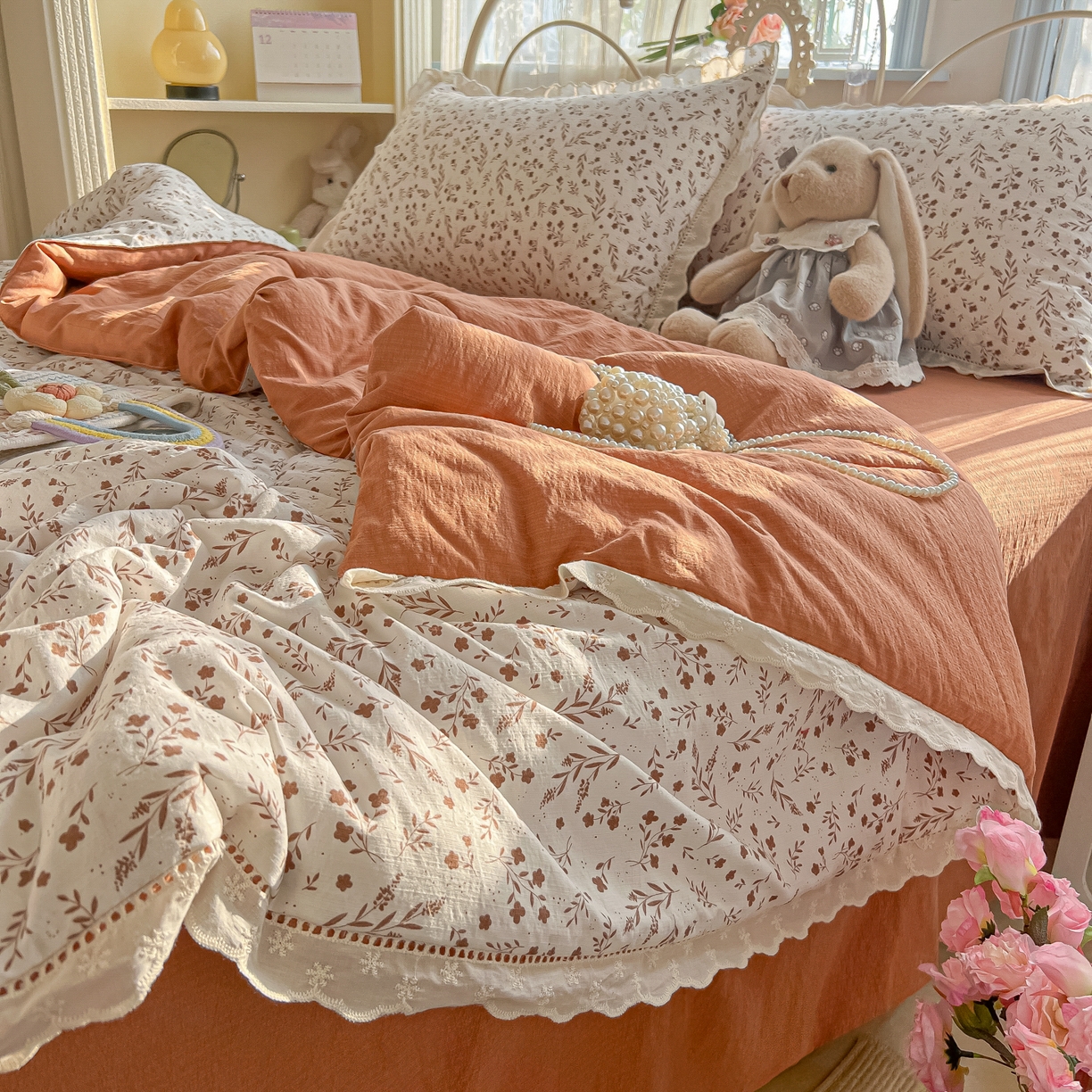 91家纺网 家纺一手货源 找家纺 罗亿家纺 2026新款全棉镂空花边云感双层纱夏被四件套 枝蔓