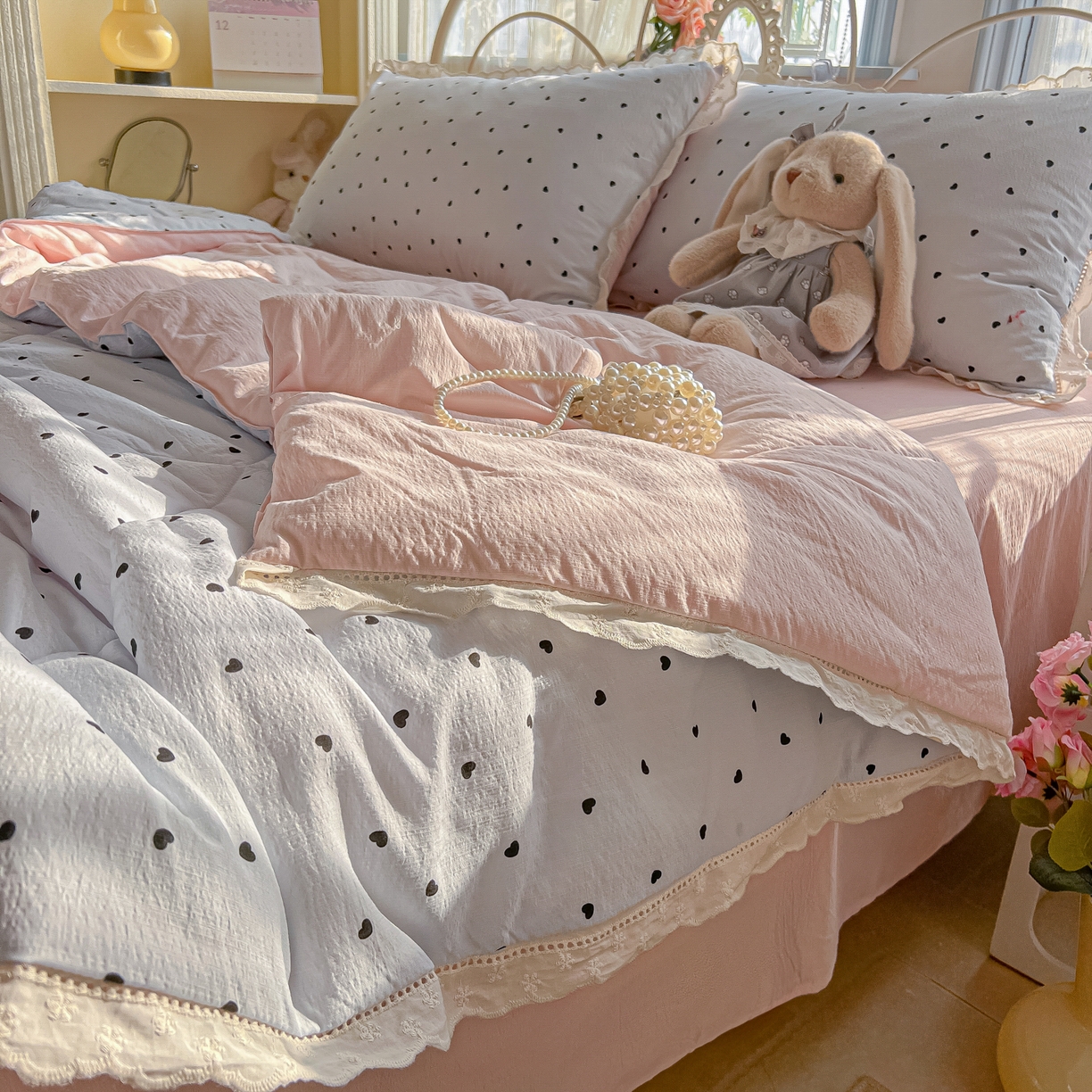 91家纺网 家纺一手货源 找家纺 罗亿家纺 2026新款全棉镂空花边云感双层纱夏被四件套 海盐甜心