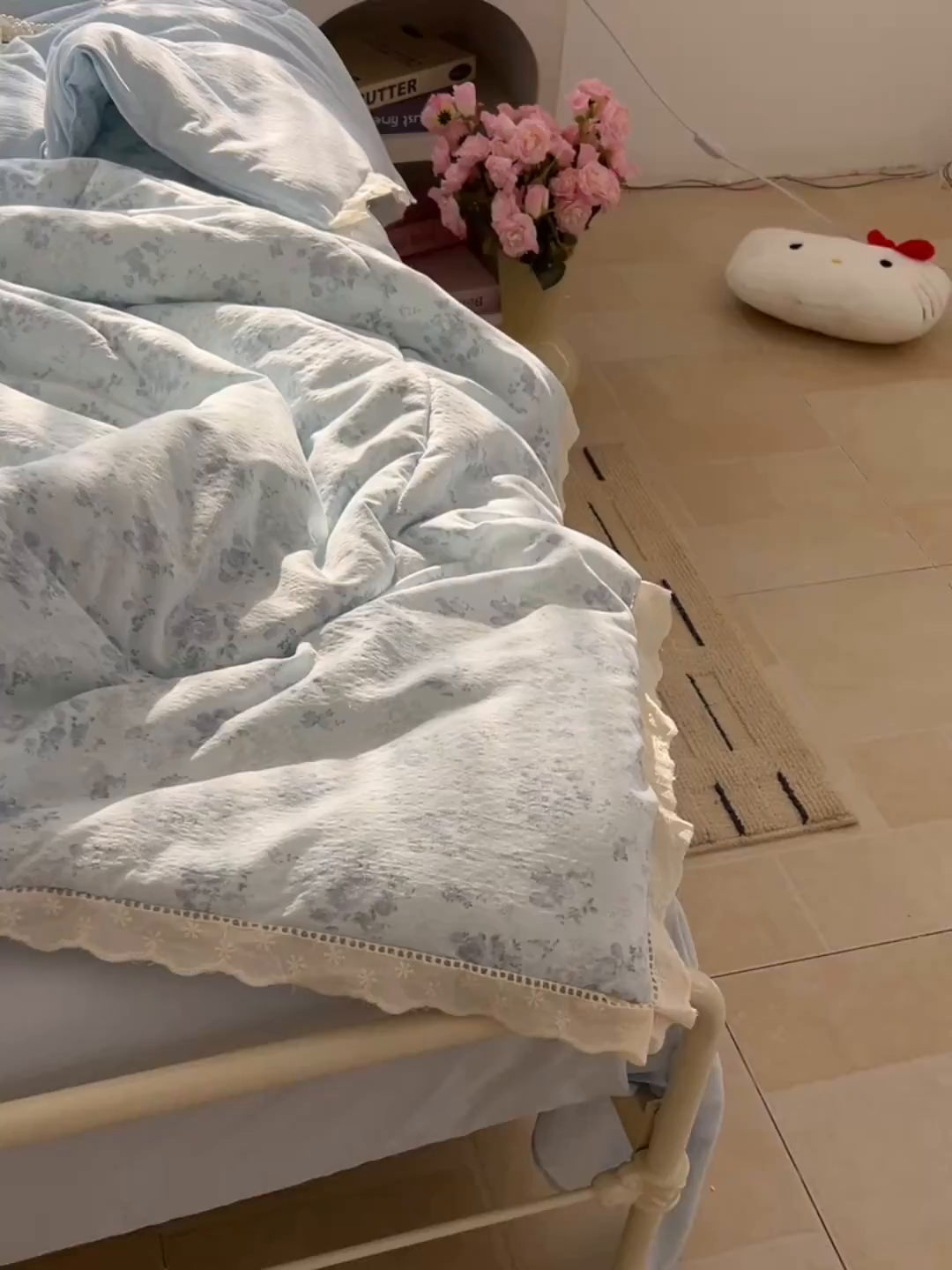 91家纺网 家纺一手货源 找家纺 罗亿家纺 2026新款全棉镂空花边云感双层纱夏被四件套 蓝萱