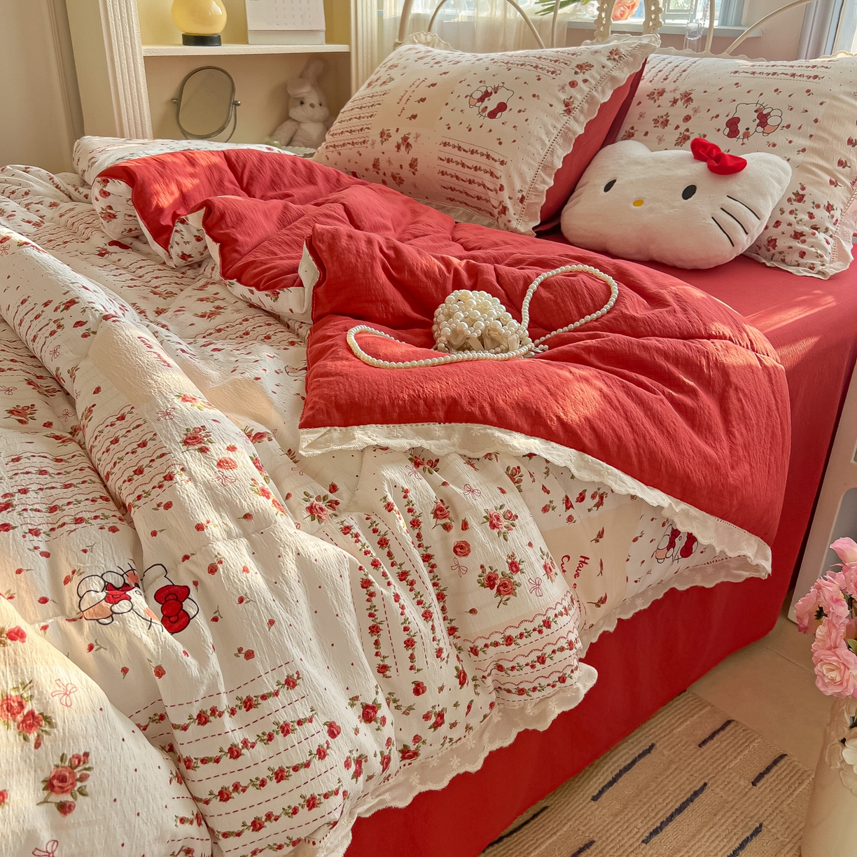 91家纺网 家纺一手货源 找家纺 罗亿家纺 2026新款全棉镂空花边云感双层纱夏被四件套 花漾kitty