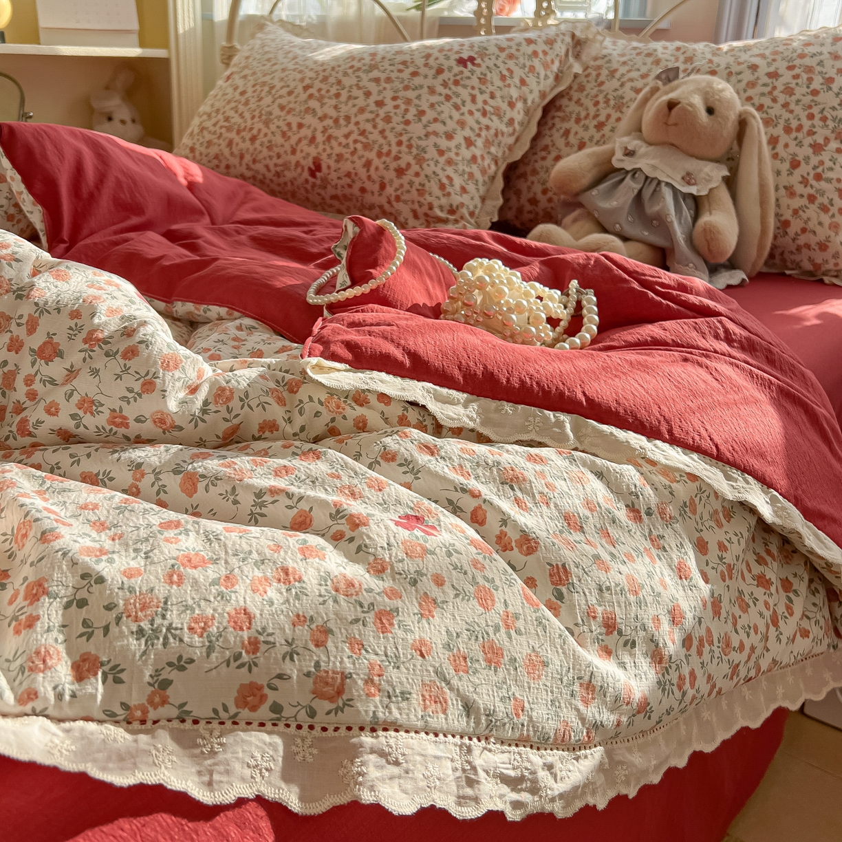 91家纺网 家纺一手货源 找家纺 罗亿家纺 2026新款全棉镂空花边云感双层纱夏被四件套 赫本小姐