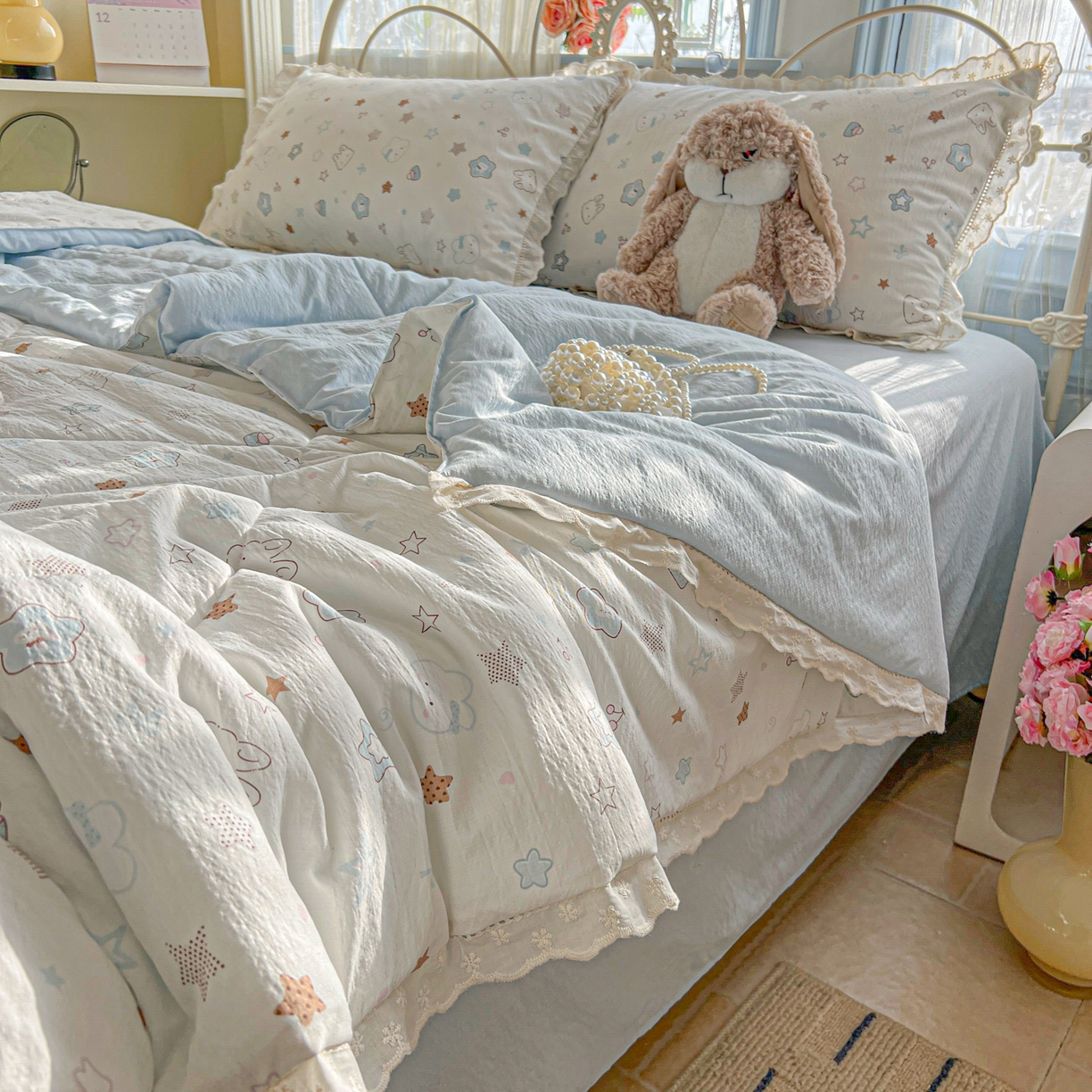 91家纺网 家纺一手货源 找家纺 罗亿家纺 2026新款全棉镂空花边云感双层纱夏被四件套 星星兔