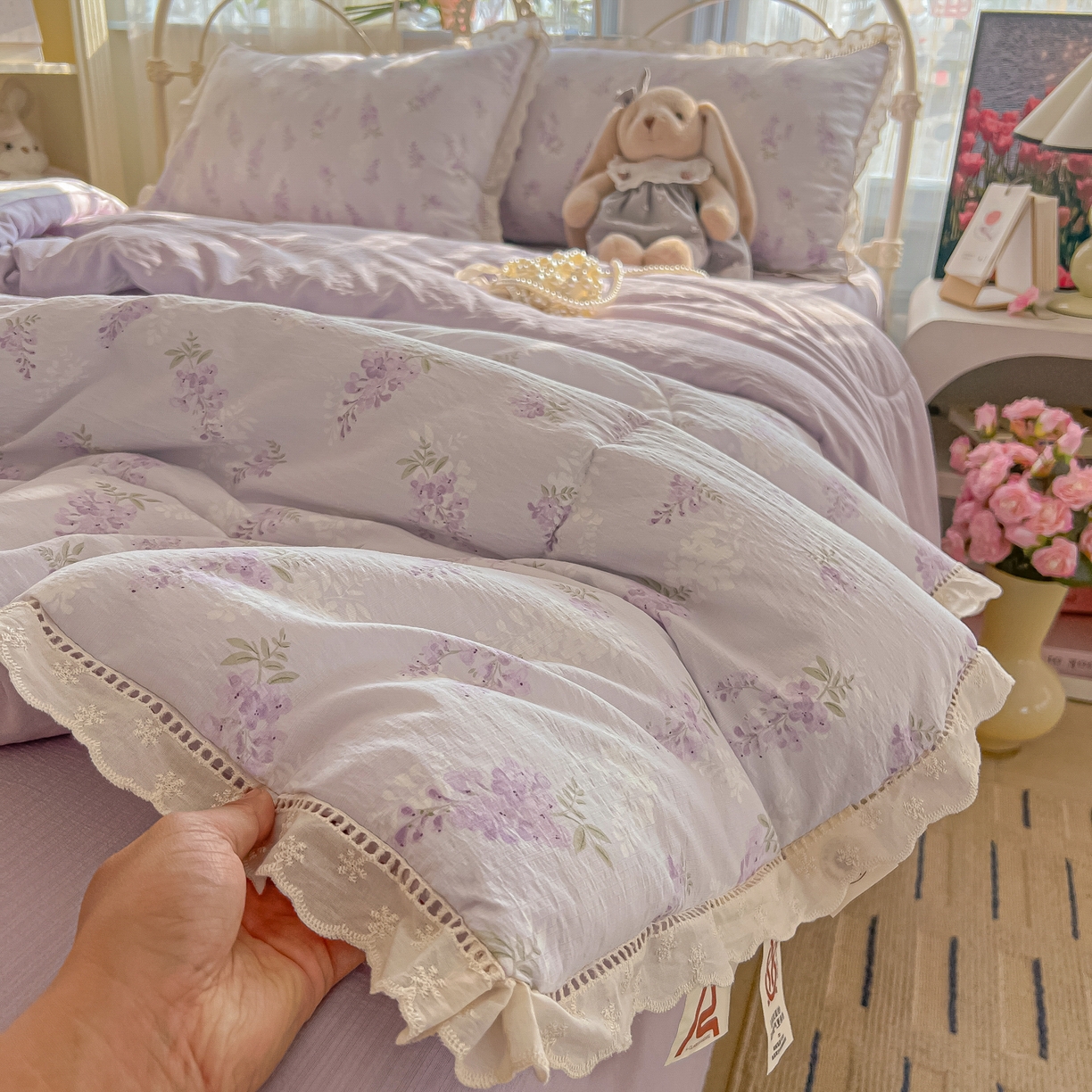 91家纺网 家纺一手货源 找家纺 罗亿家纺 2026新款全棉镂空花边云感双层纱夏被四件套 萄气满满