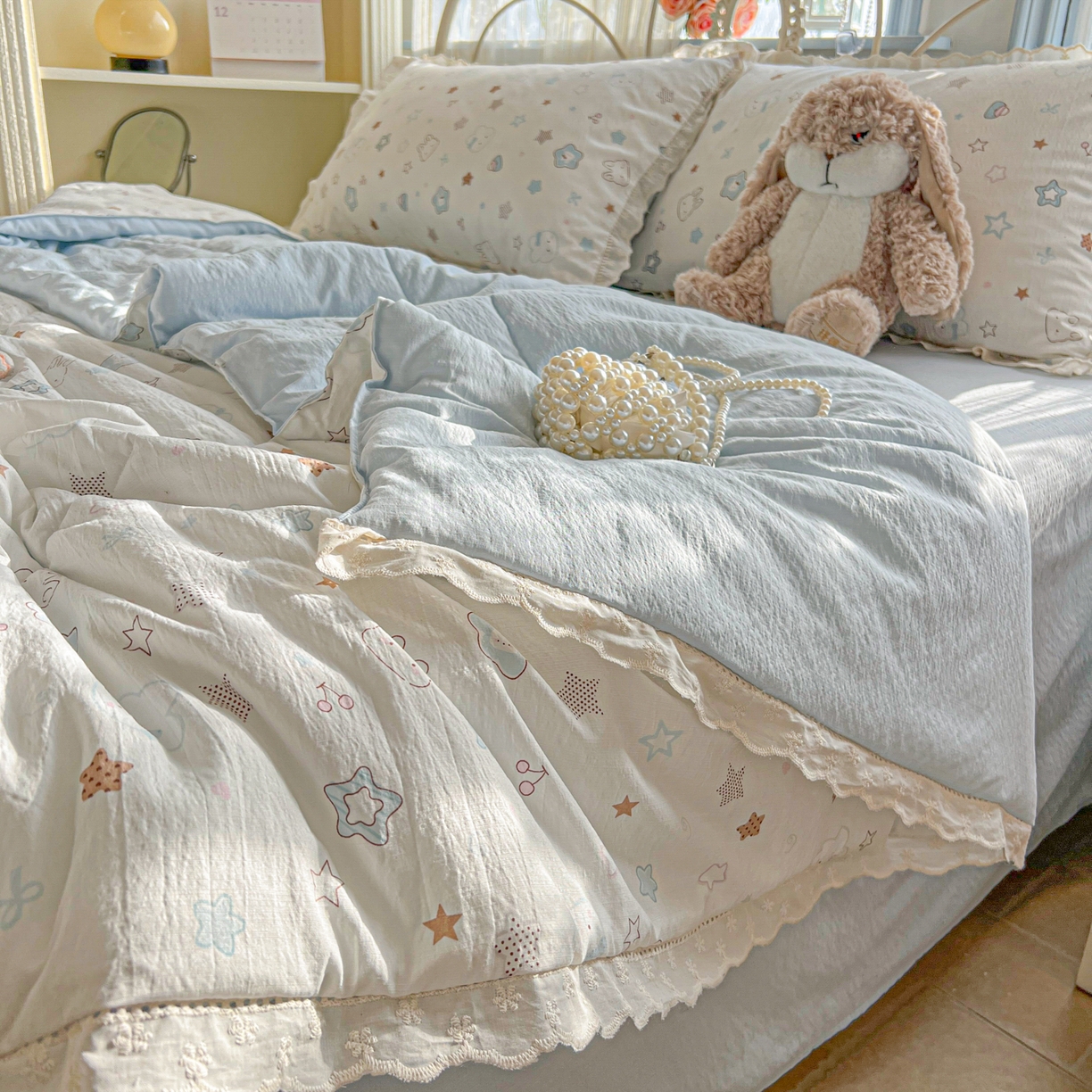 91家纺网 家纺一手货源 找家纺 罗亿家纺 2026新款全棉镂空花边云感双层纱夏被四件套 星星兔