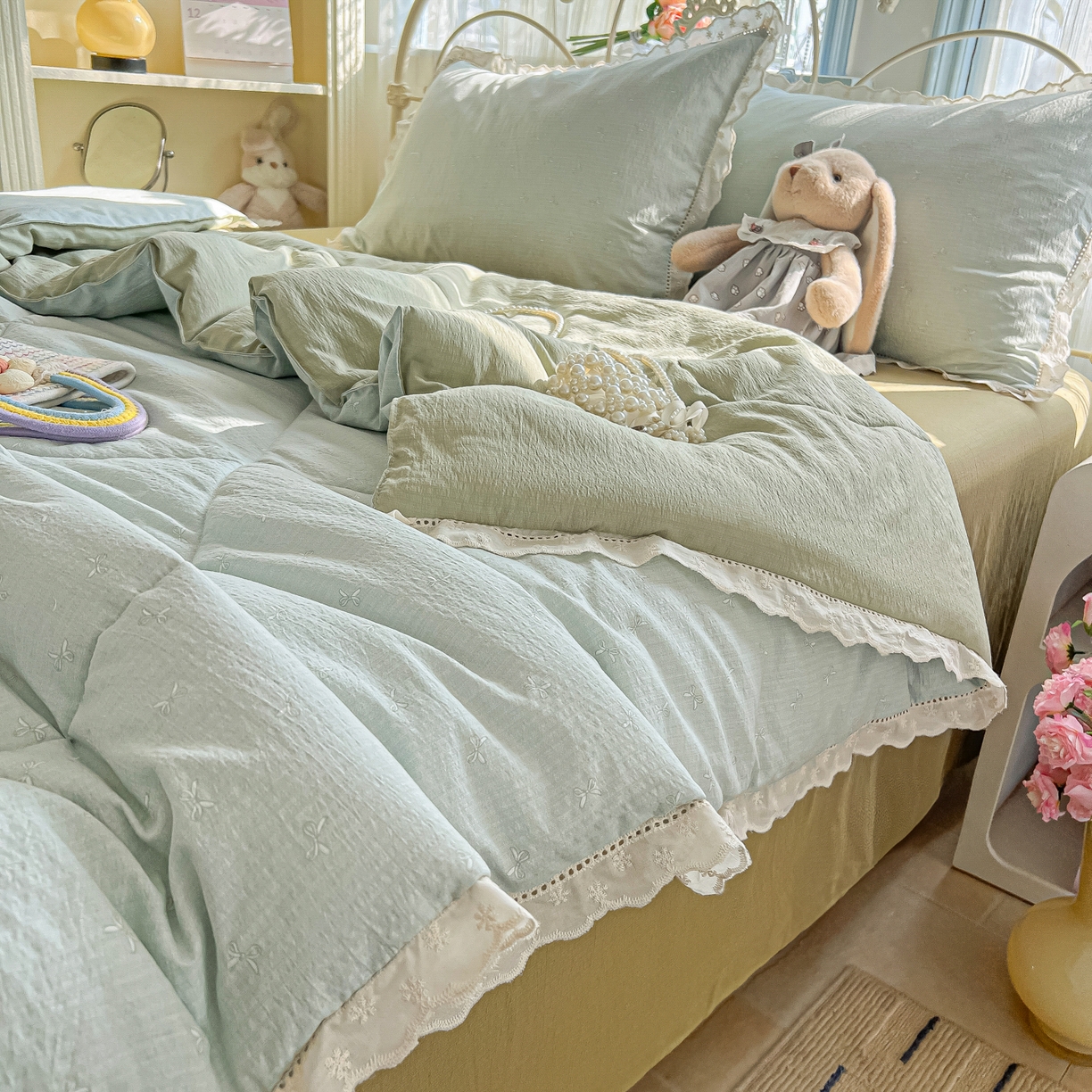 91家纺网 家纺一手货源 找家纺 罗亿家纺 2026新款全棉镂空花边云感双层纱夏被四件套 简夏