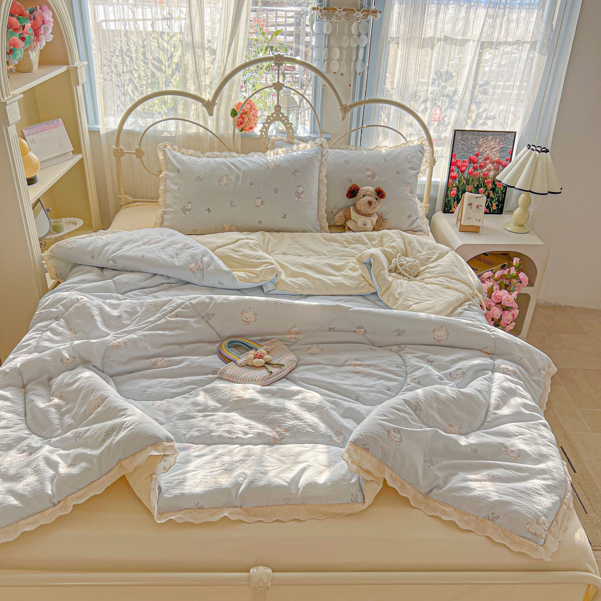 91家纺网 家纺一手货源 找家纺 罗亿家纺 2026新款全棉镂空花边云感双层纱夏被四件套 蓝蓝小奶狗