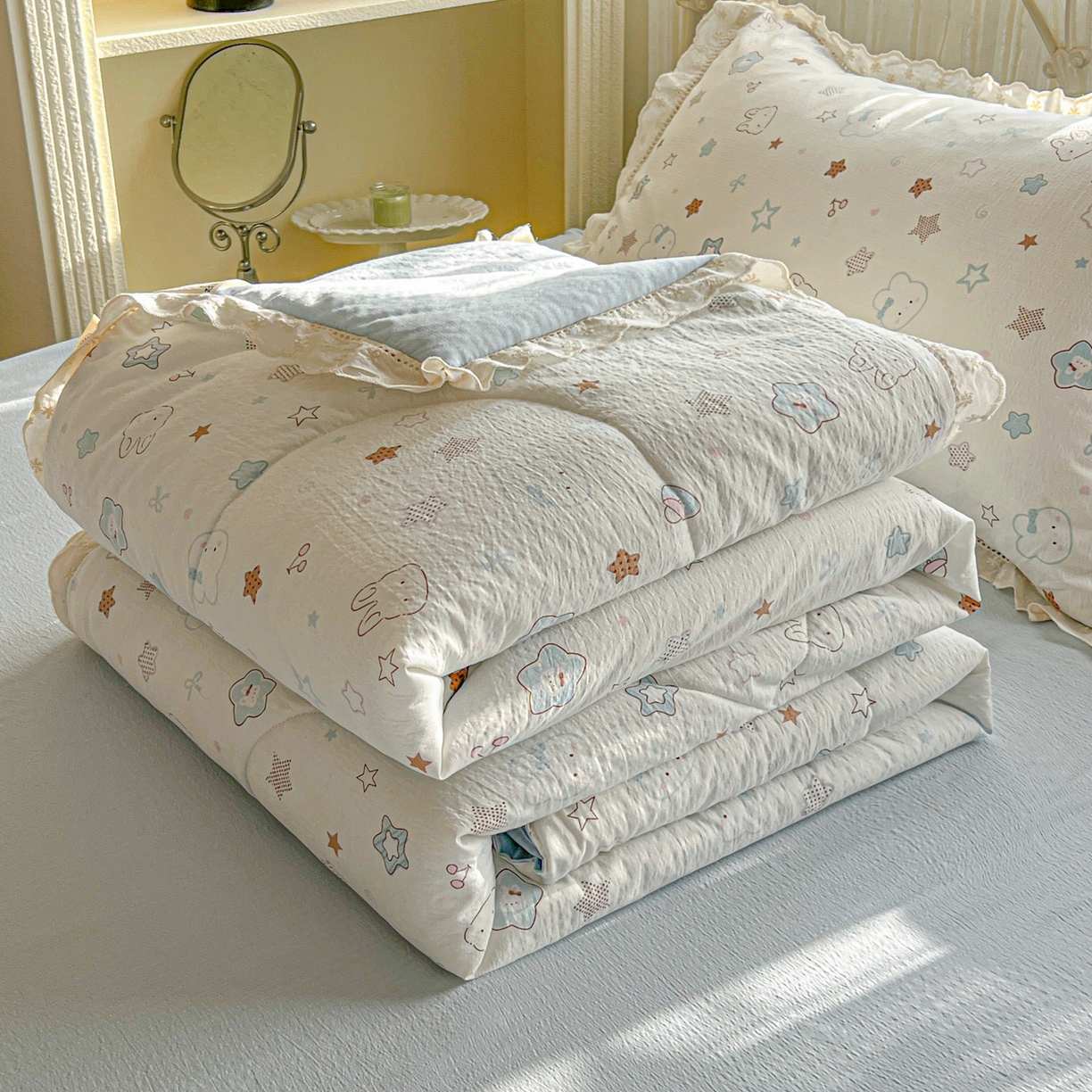 91家纺网 家纺一手货源 找家纺 罗亿家纺 2026新款全棉镂空花边云感双层纱夏被四件套 星星兔