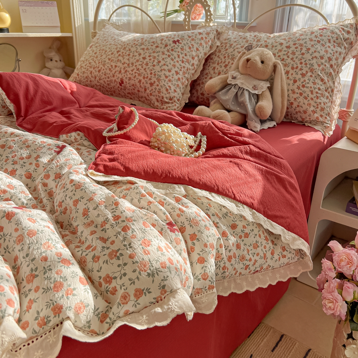 91家纺网 家纺一手货源 找家纺 罗亿家纺 2026新款全棉镂空花边云感双层纱夏被四件套 赫本小姐