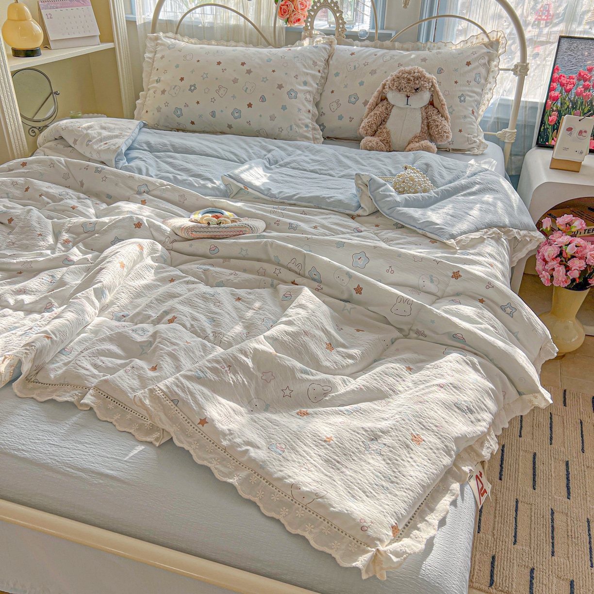 91家纺网 家纺一手货源 找家纺 罗亿家纺 2026新款全棉镂空花边云感双层纱夏被四件套 星星兔