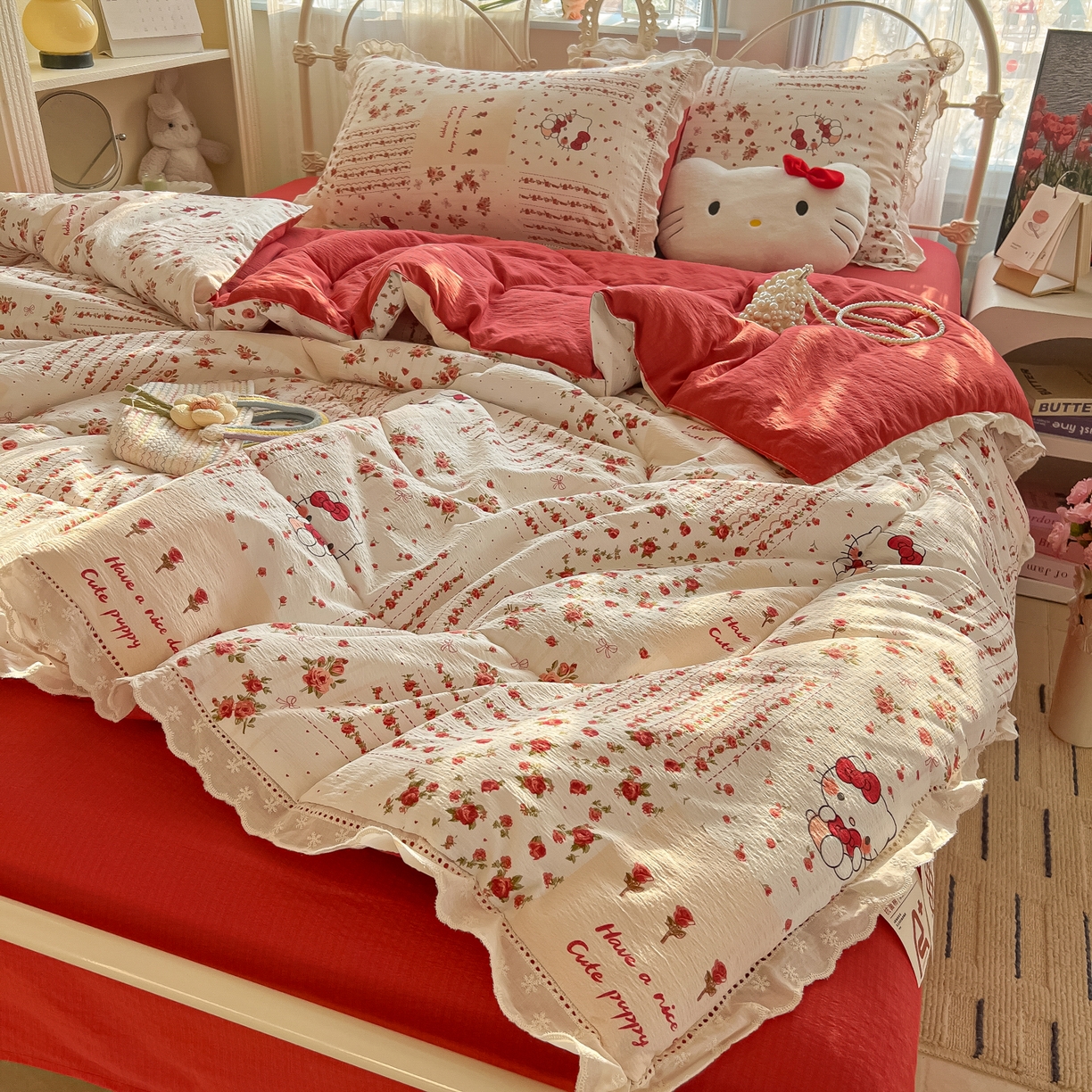 91家纺网 家纺一手货源 找家纺 罗亿家纺 2026新款全棉镂空花边云感双层纱夏被四件套 花漾kitty