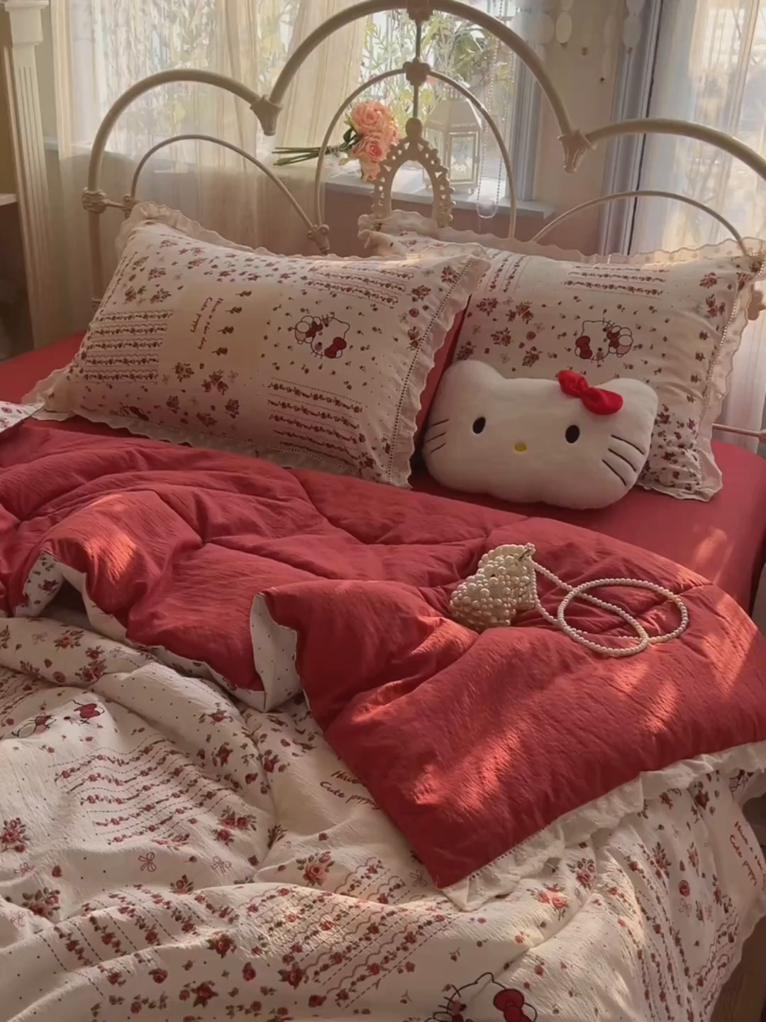 91家纺网 家纺一手货源 找家纺 罗亿家纺 2026新款全棉镂空花边云感双层纱夏被四件套 花漾kitty