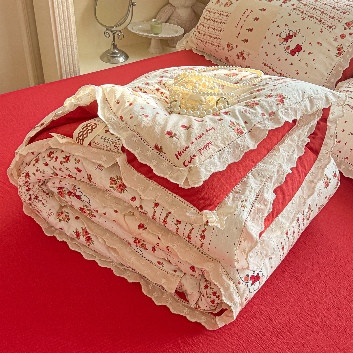 91家纺网 家纺一手货源 找家纺 罗亿家纺 2026新款全棉镂空花边云感双层纱夏被四件套 花漾kitty