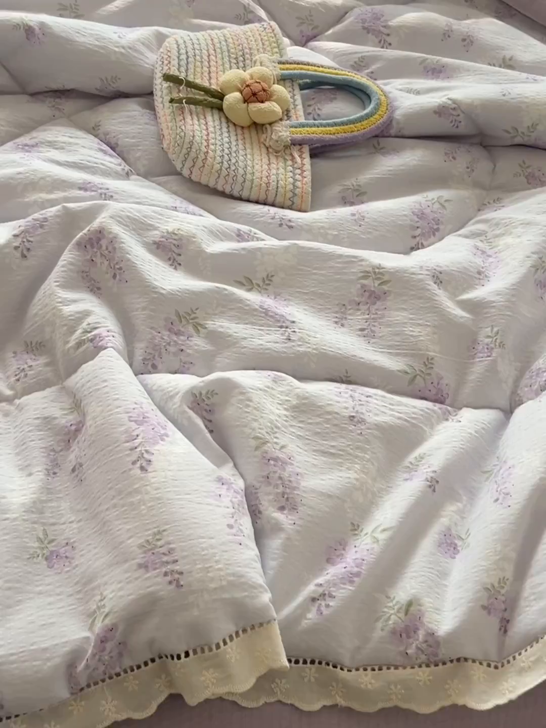 91家纺网 家纺一手货源 找家纺 罗亿家纺 2026新款全棉镂空花边云感双层纱夏被四件套 萄气满满