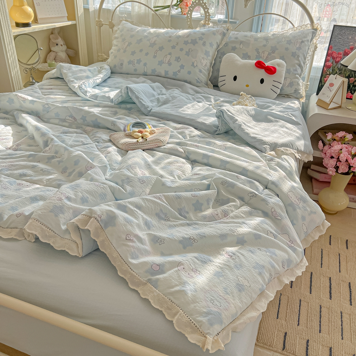 91家纺网 家纺一手货源 找家纺 罗亿家纺 2026新款全棉镂空花边云感双层纱夏被四件套 小猫数星星