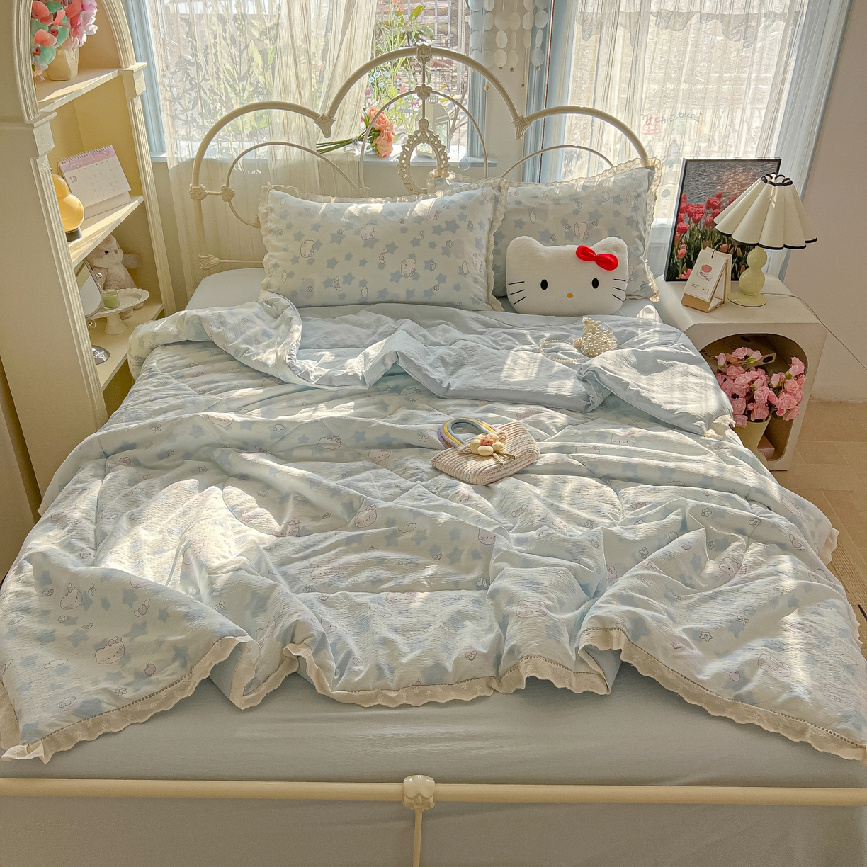 91家纺网 家纺一手货源 找家纺 罗亿家纺 2026新款全棉镂空花边云感双层纱夏被四件套 小猫数星星