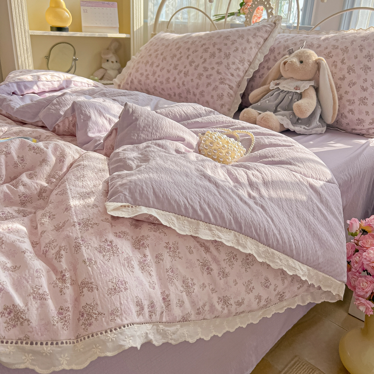 91家纺网 家纺一手货源 找家纺 罗亿家纺 2026新款全棉镂空花边云感双层纱夏被四件套 薰衣草