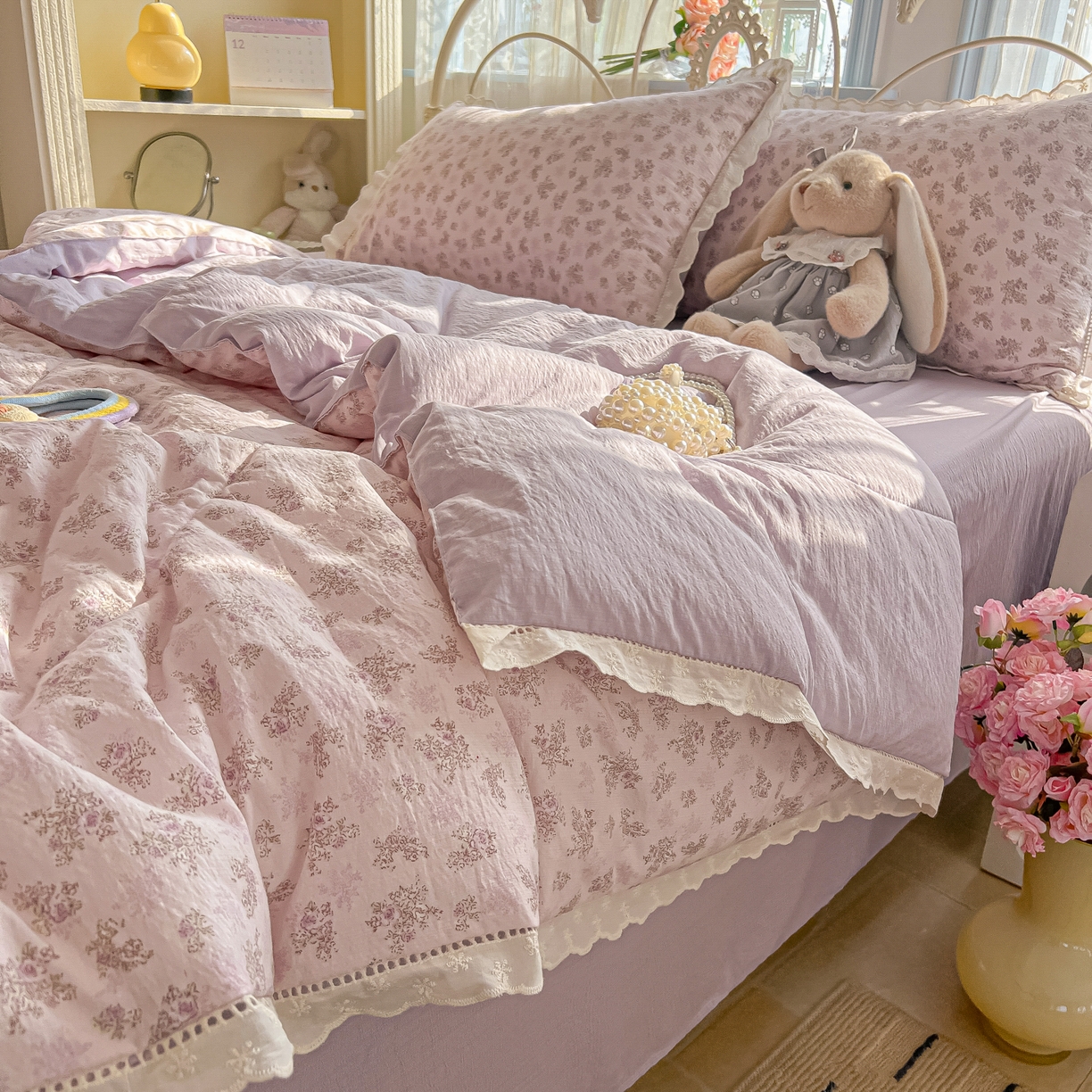 91家纺网 家纺一手货源 找家纺 罗亿家纺 2026新款全棉镂空花边云感双层纱夏被四件套 薰衣草