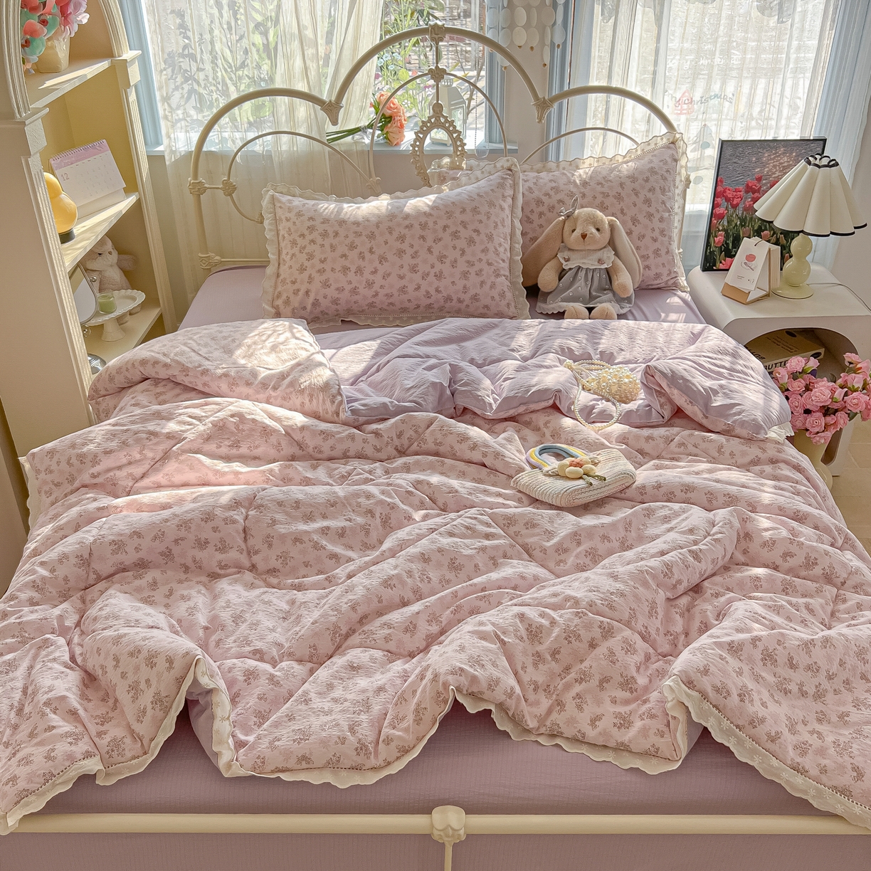 91家纺网 家纺一手货源 找家纺 罗亿家纺 2026新款全棉镂空花边云感双层纱夏被四件套 薰衣草