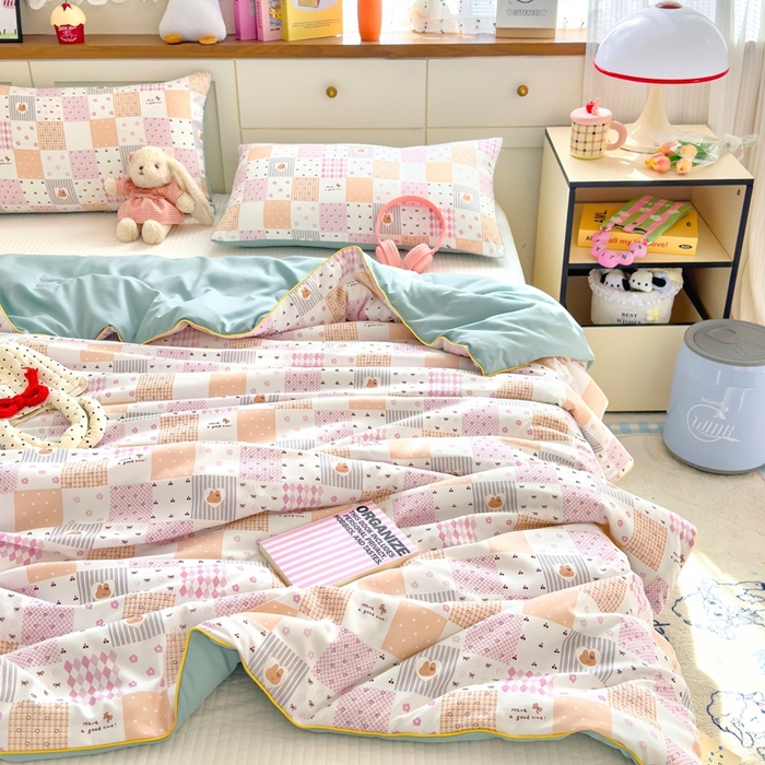 91家纺网 家纺一手货源 找家纺 金蕊阁 2025新款A类水洗双层纱夏被大豆夏被夏凉被空调被拼格小兔