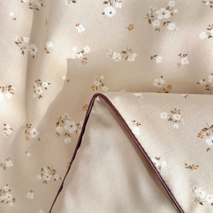 91家纺网 家纺一手货源 找家纺 金蕊阁 2025新款A类水洗双层纱夏被大豆夏被夏凉被空调被绒花语