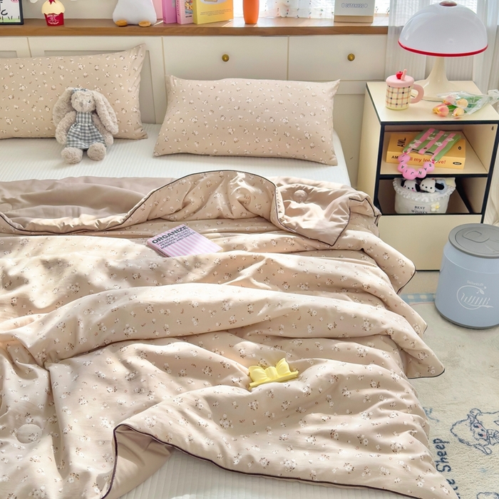 91家纺网 家纺一手货源 找家纺 金蕊阁 2025新款A类水洗双层纱夏被大豆夏被夏凉被空调被绒花语