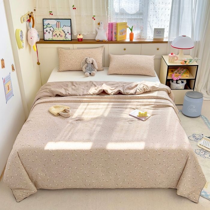 91家纺网 家纺一手货源 找家纺 金蕊阁 2025新款A类水洗双层纱夏被大豆夏被夏凉被空调被绒花语