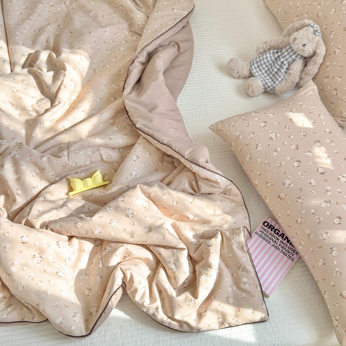 91家纺网 家纺一手货源 找家纺 金蕊阁 2025新款A类水洗双层纱夏被大豆夏被夏凉被空调被绒花语