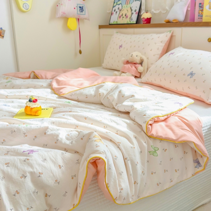 91家纺网 家纺一手货源 找家纺 金蕊阁 2025新款A类水洗双层纱夏被大豆夏被夏凉被空调被甜樱戏蝶