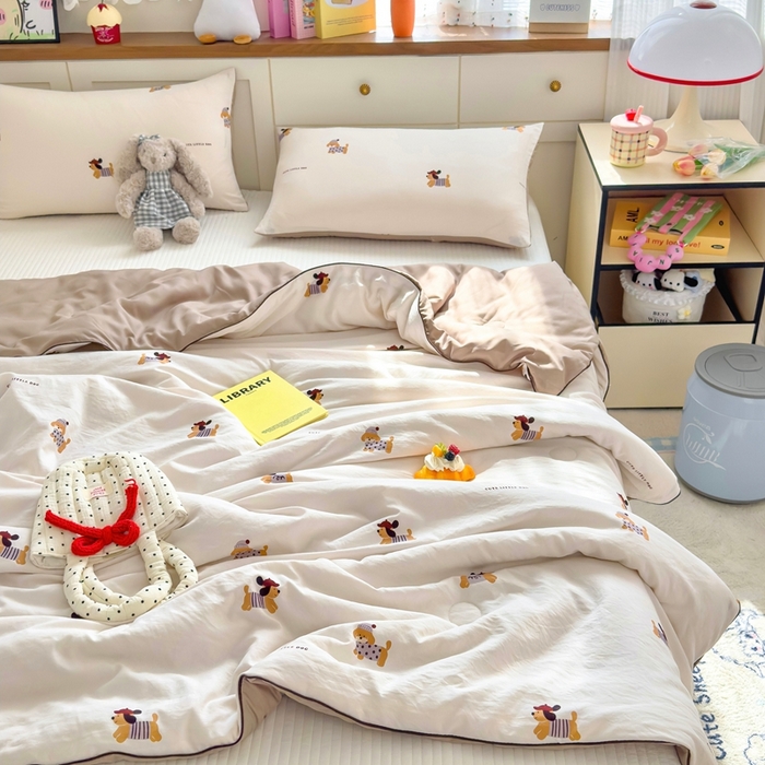 91家纺网 家纺一手货源 找家纺 金蕊阁 2025新款A类水洗双层纱夏被大豆夏被夏凉被空调被线条小狗