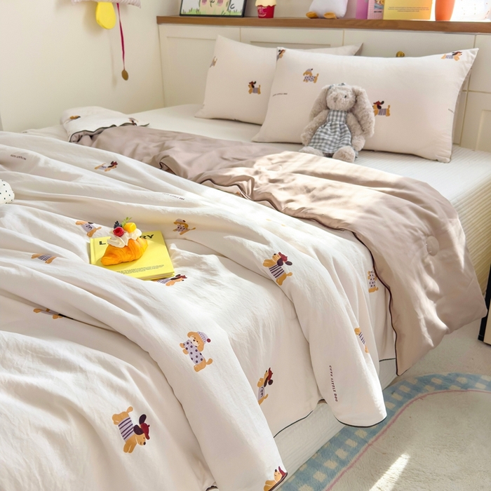 91家纺网 家纺一手货源 找家纺 金蕊阁 2025新款A类水洗双层纱夏被大豆夏被夏凉被空调被线条小狗