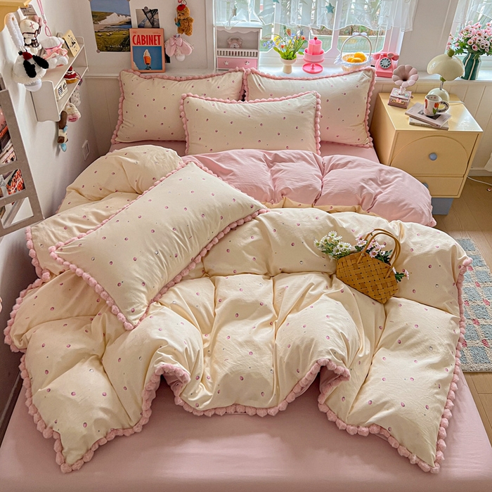 91家纺网 家纺一手货源 找家纺 鑫利来家纺 2026新款毛球款四件套古法水洗棉韩式法式花边四件套被套学生床单三件套 毛球款-草莓