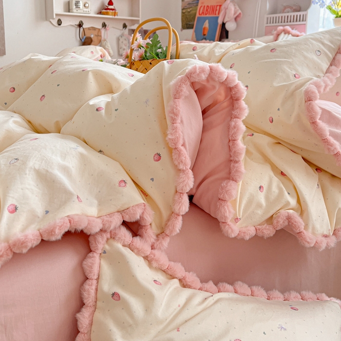 91家纺网 家纺一手货源 找家纺 鑫利来家纺 2026新款毛球款四件套古法水洗棉韩式法式花边四件套被套学生床单三件套 毛球款-草莓